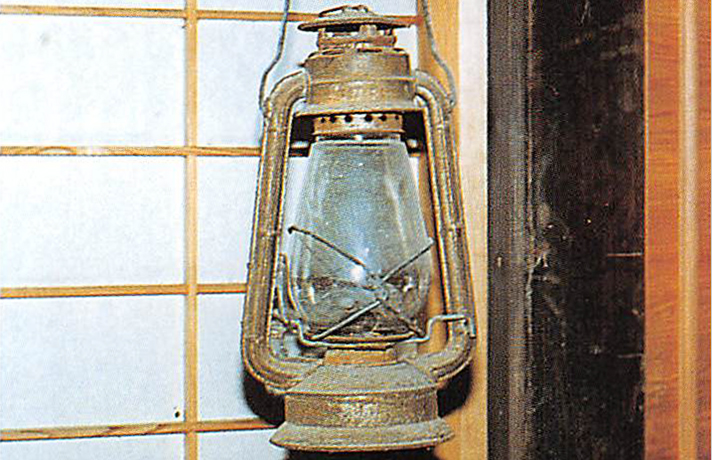 昭和初期まで使われた石油ランプ